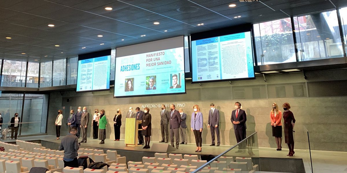 Fátima Báñez y Gloria Lomana asisten a la presentación del ‘Manifiesto por una mejor Sanidad’