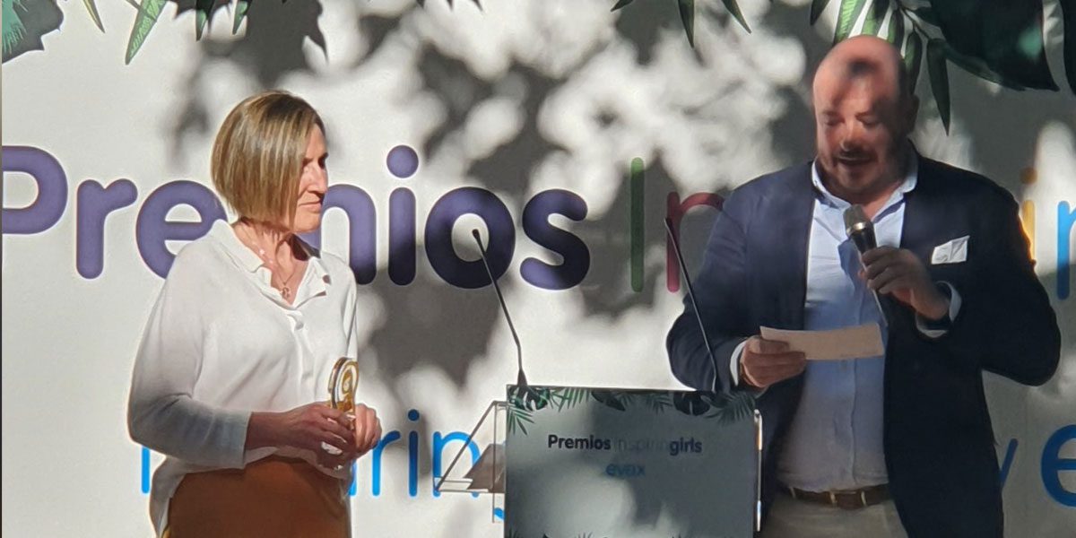 Nathalie Picquot entrega uno de los Premios Inspiring girls