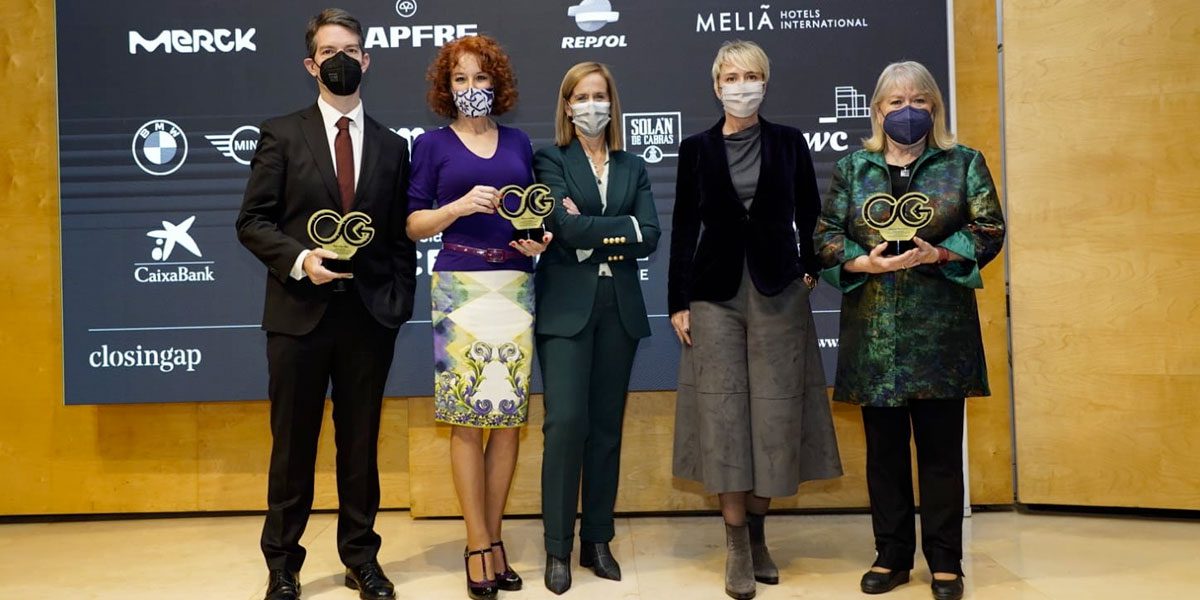 Gloria Lomana recibe el Premio ClosinGap  y Marieta Jiménez, Fátima Báñez y Carme Artigas participan en el evento